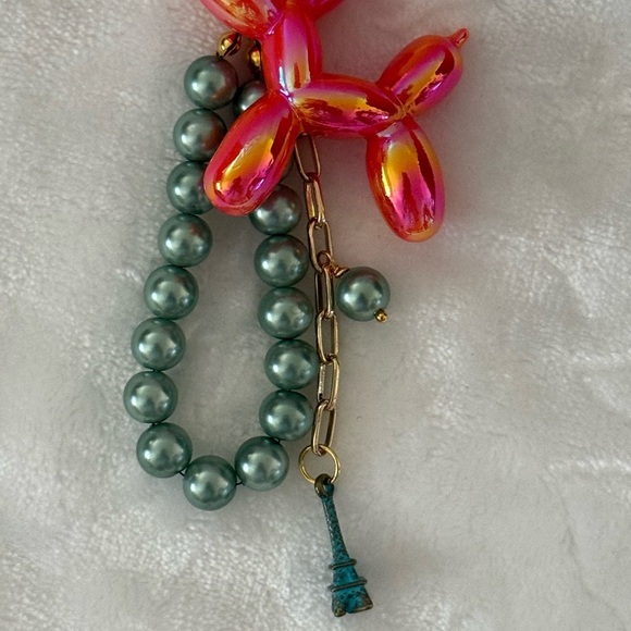 Red Balloon Dog Keychain With Green Faux Pearls & Eiffel Tower Charm - NWT - Picture 3 of 7